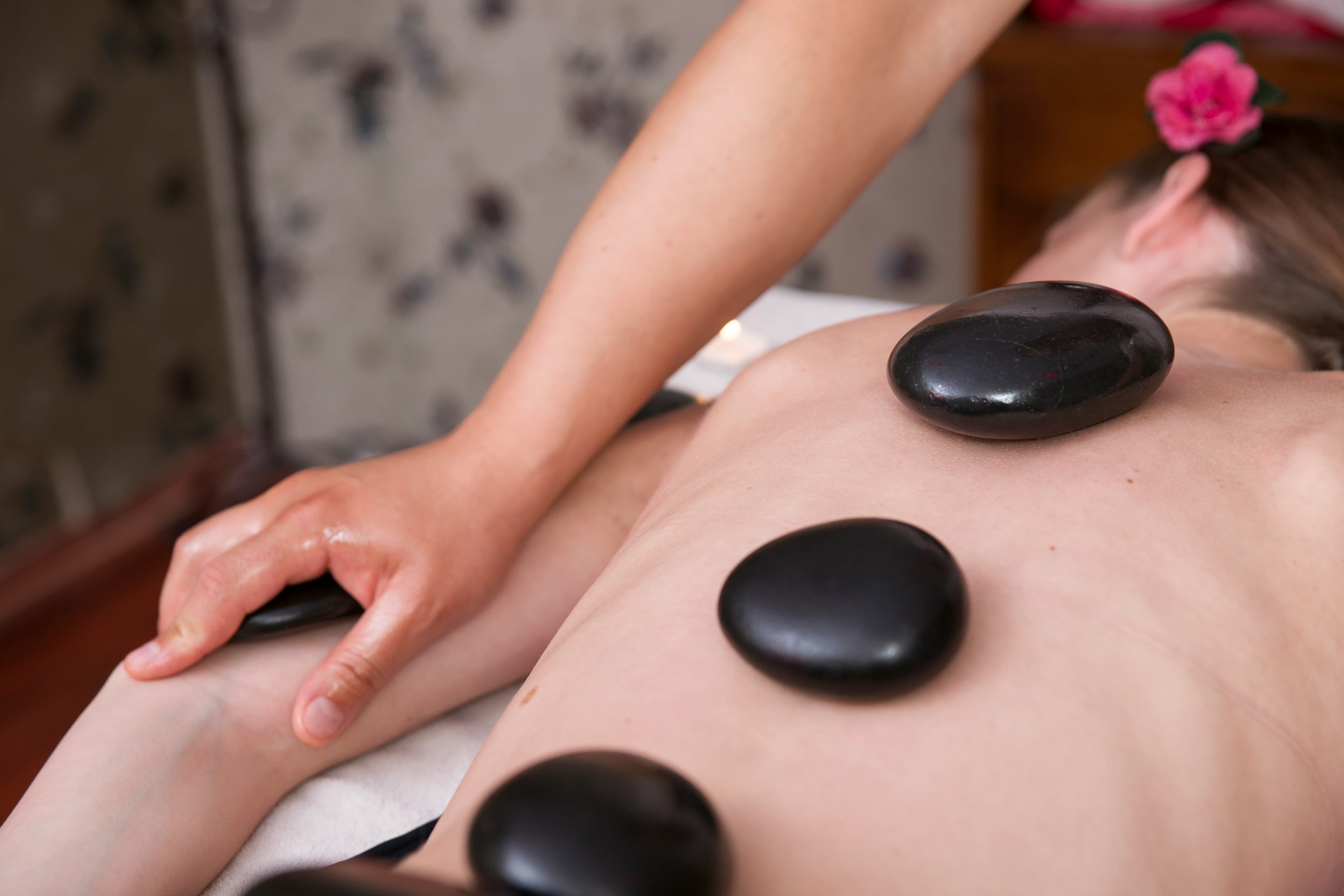 Descontracturante con Piedras Calientes